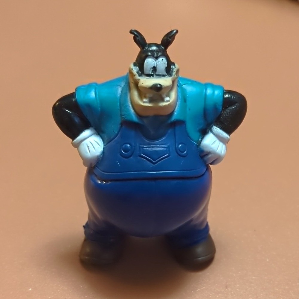 Disney Pete Small Plastic Figurine Blue Outfit Disney Franchise Under 3"